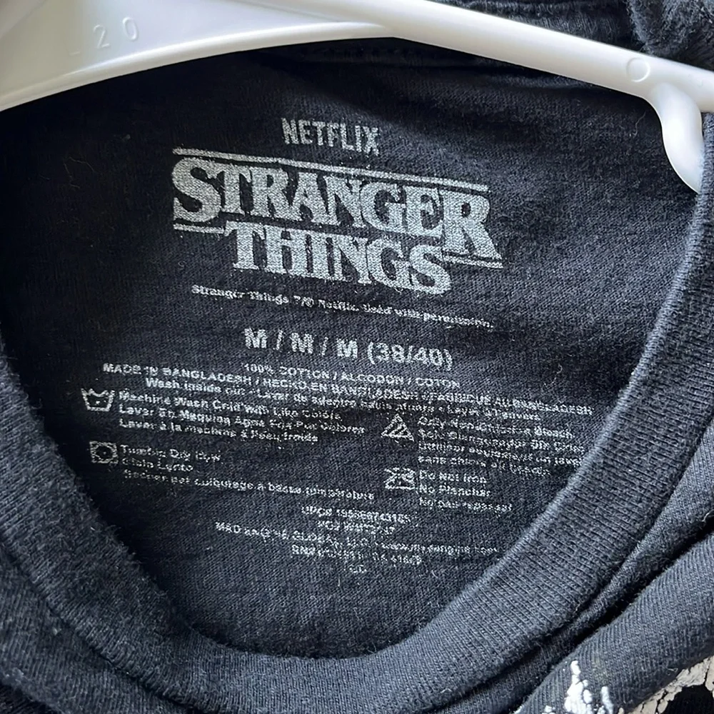 Stranger Things Hellfire Club Graphic Tee size medium short sleeve - Picture 3 of 5